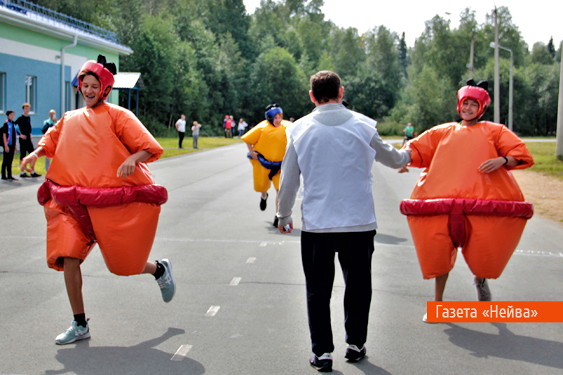 Соревнования сумоистов на Дне физкультурника в Новоуральске