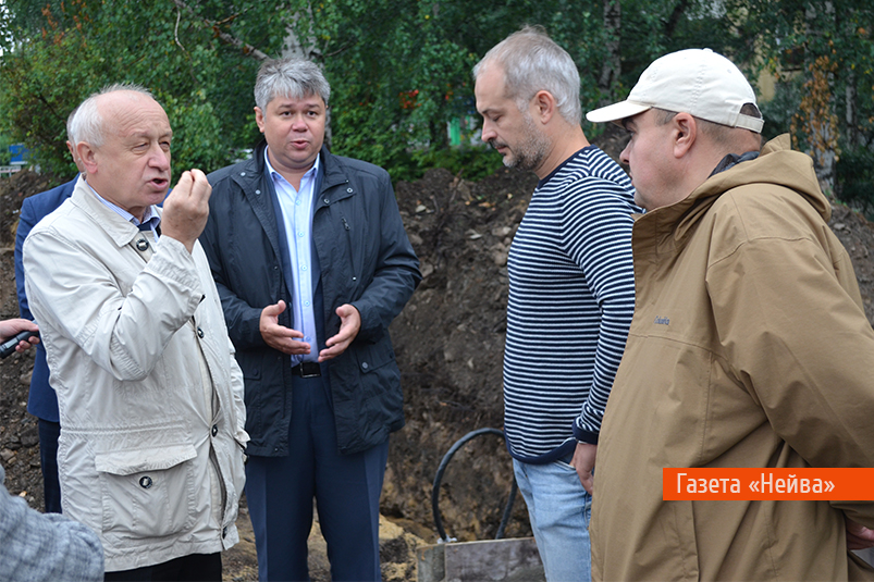 Комиссия на Алее молодежи в Новоуральске