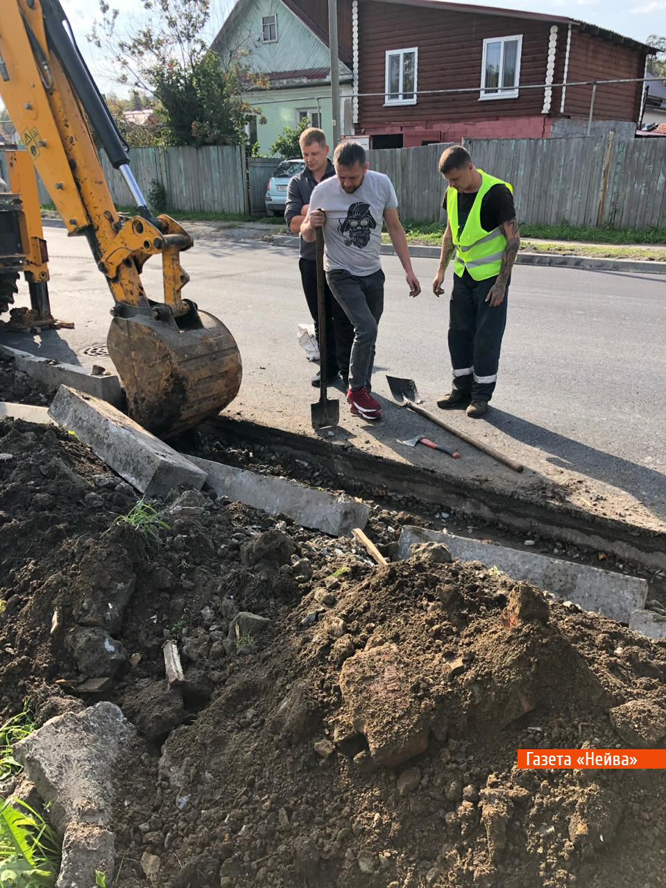 В Новоуральске осматривают дорогу на Ольховой