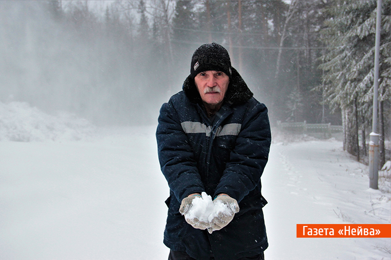 Работник спортбазы 