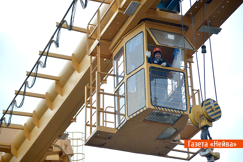 Крановщица Елена Нятина, Новоуральск