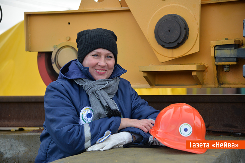 Крановщица Елена Нятина, Новоуральск