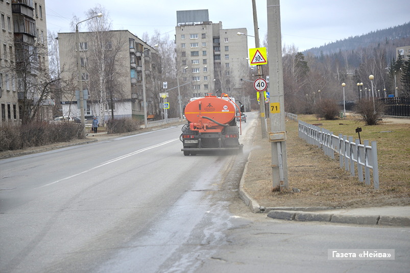 ДКС чистит улицы Новоуральска