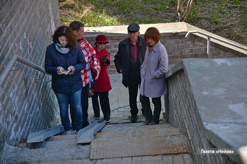 Комиссия осматривает лестницу  с Фрунзе к Северной