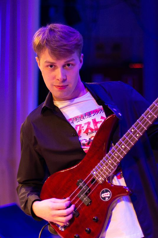 Евгений Кузнецов, лидер группы 