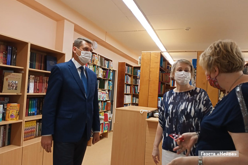 Библиотека в гимназии, Новоуральск