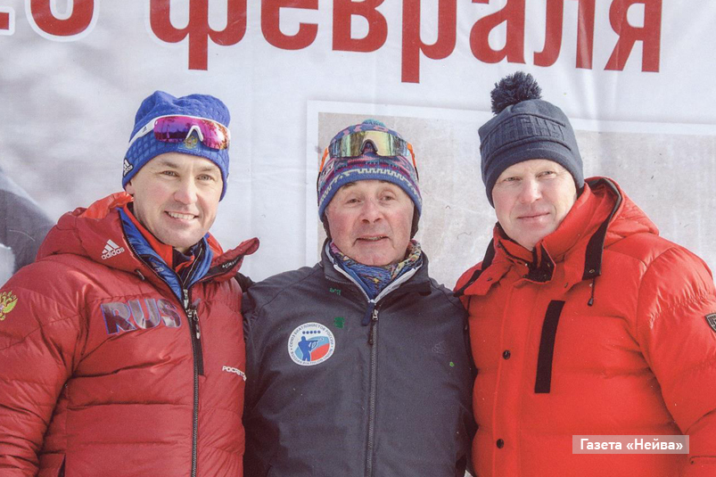 Станислав Чернобровкин — с олимпийским чемпионом Сергеем Чепиковым и биатлонистом Сергеем Башкировым Станислав Чернобровкин — с сыном Евгением, учителем физкультуры школы № 56