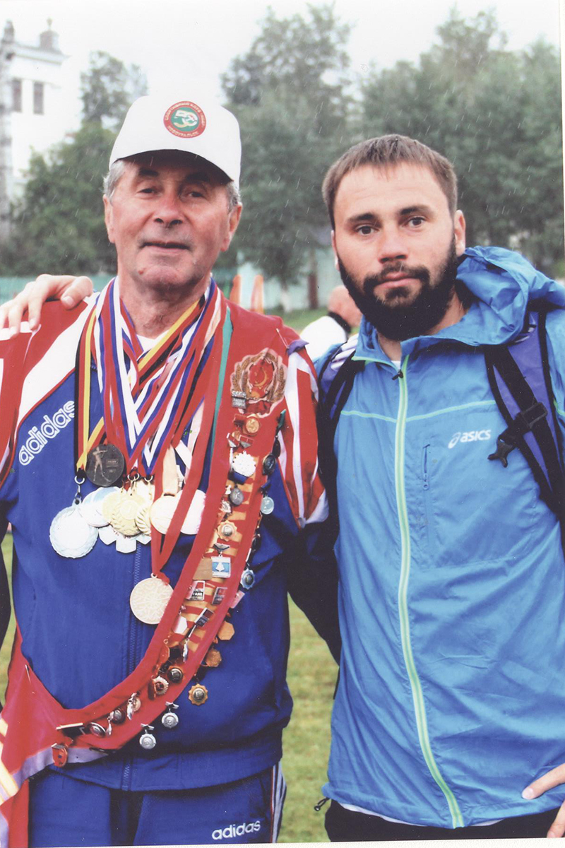 Станислав Чернобровкин — с сыном Евгением, учителем физкультуры школы № 56 Станислав Чернобровкин — с олимпийским чемпионом Сергеем Чепиковым и биатлонистом Сергеем Башкировым