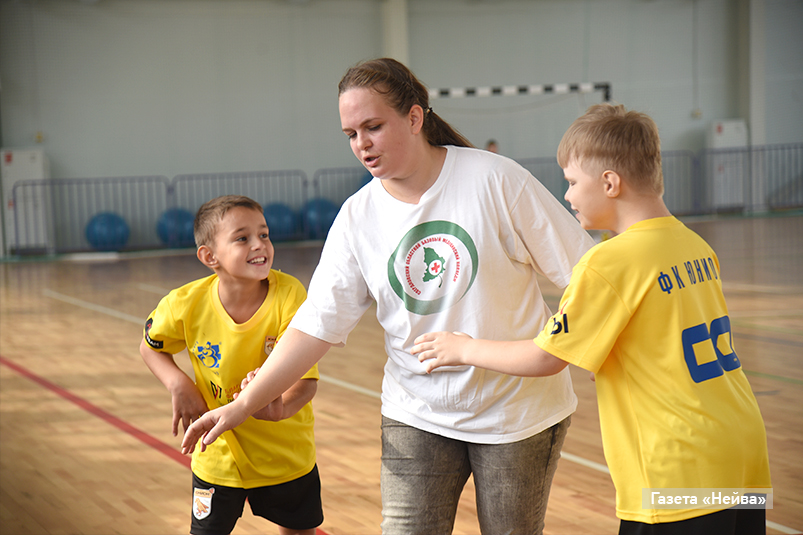 волонтеры медколледжа с детьми с ментальными нарушениями