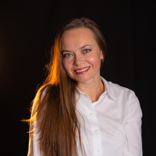 Анна КОСТАРЕВА, артистка Театра музыки, драмы и комедии: