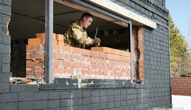 На новоуральском пляже реконструируют туалет