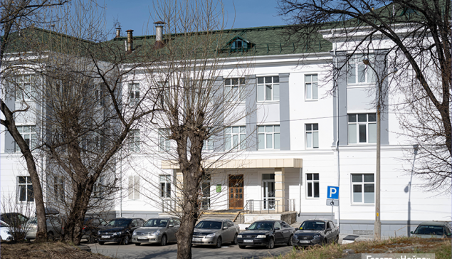 Дело по ремонту фасада первой поликлиники на Строителей направлено в городской суд